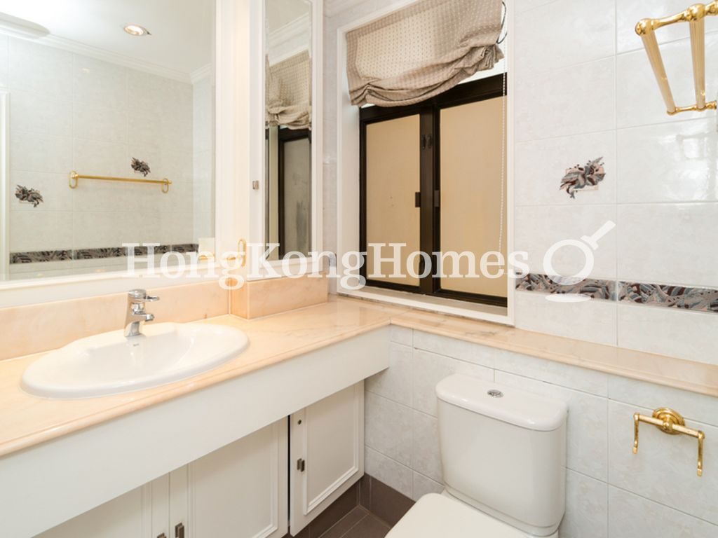 Second Ensuite Bathroom — Grenville House, Mid-levels Central
