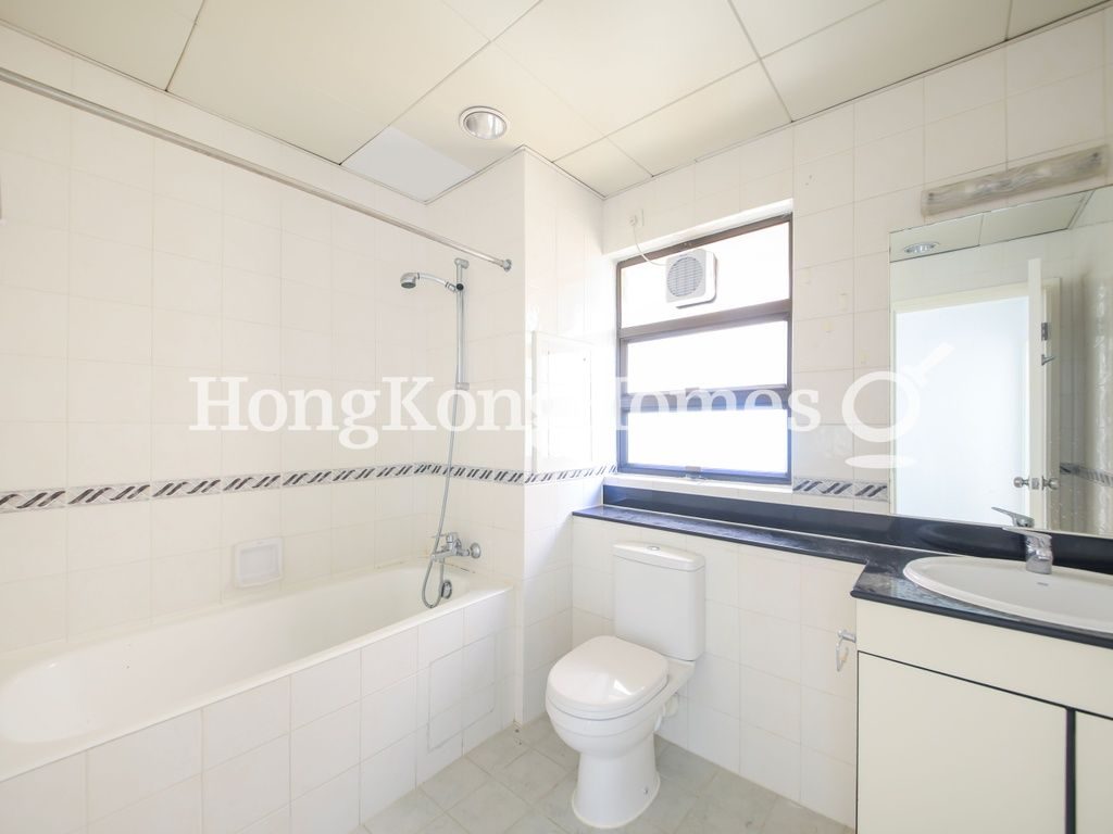 Second Ensuite Bathroom — Orient Crest, The Peak