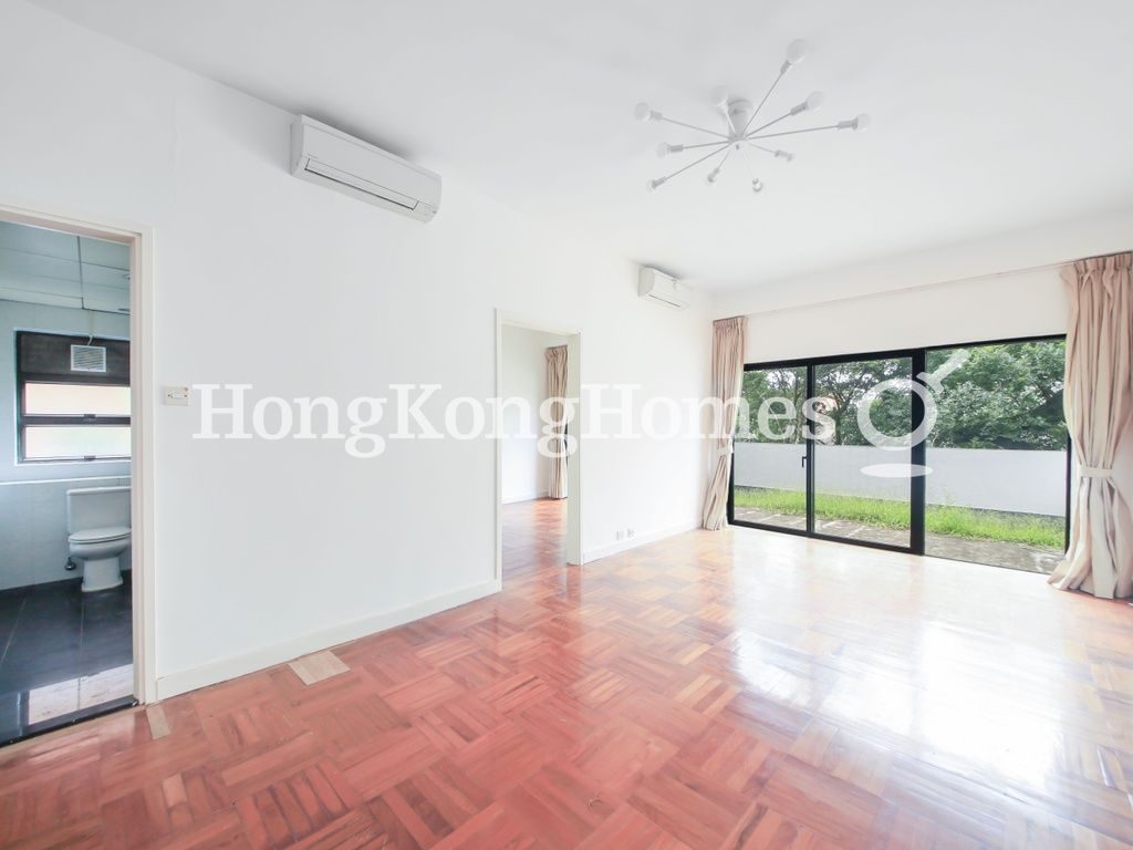 Family Room — Orient Crest, The Peak