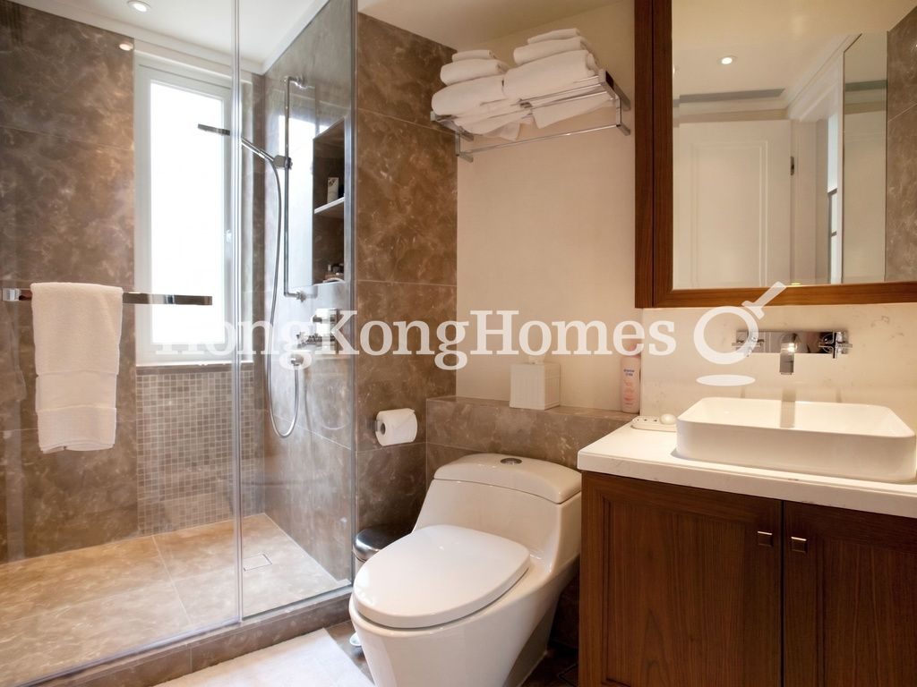 Guest Bathroom — 嘉慧園，中半山
