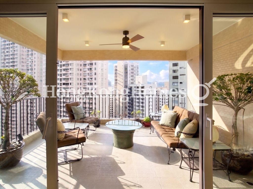 Balcony off Living Room — 嘉慧園，中半山