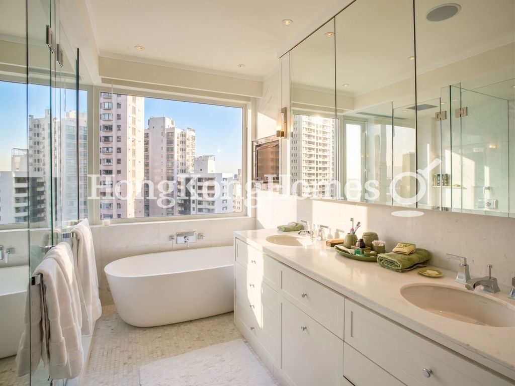 Master Bathroom — 嘉慧園，中半山