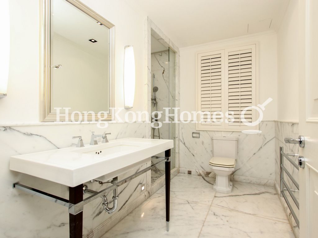 Guest Bathroom — 嘉慧園，中半山