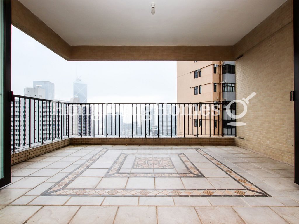 Balcony off Living and Dining Room — 嘉慧園，中半山