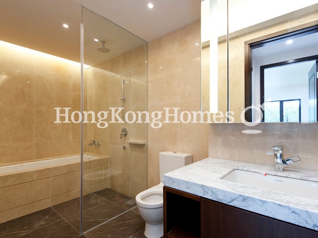 Guest Bathroom — 紅梅閣，山頂