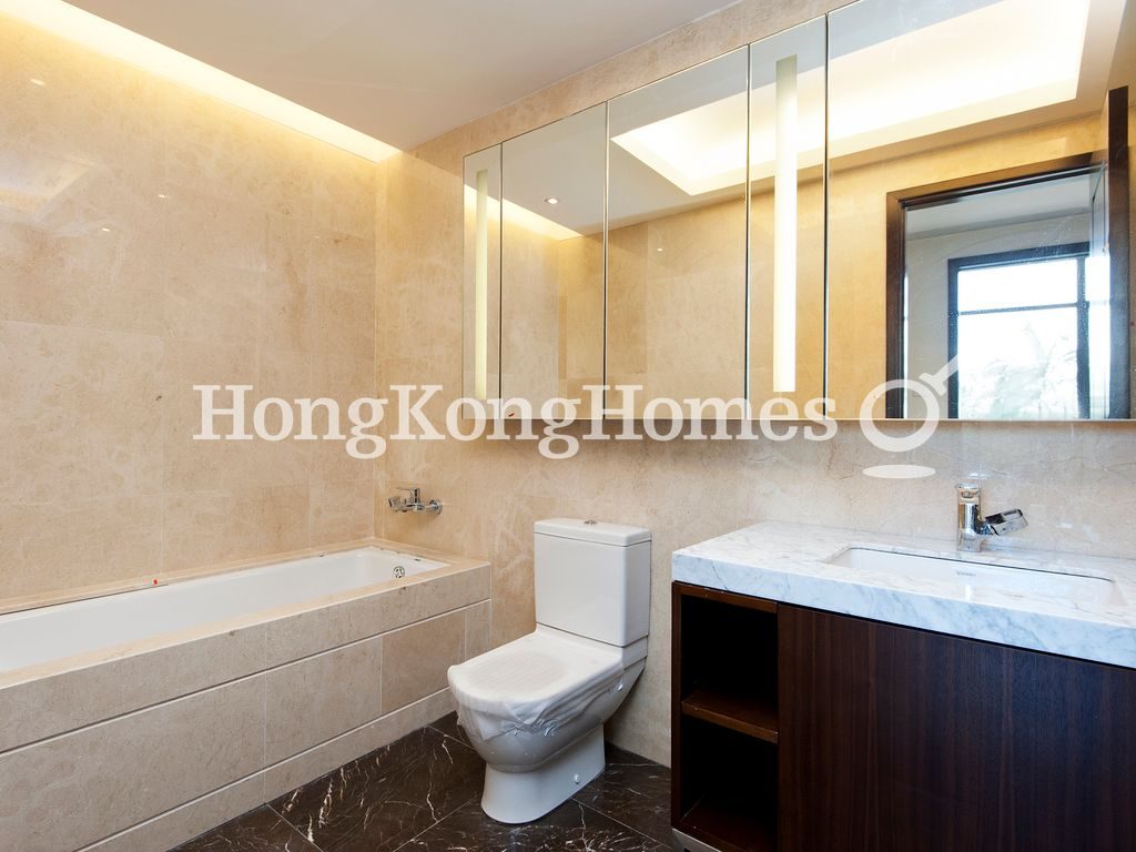Second Ensuite Bathroom — 紅梅閣，山頂