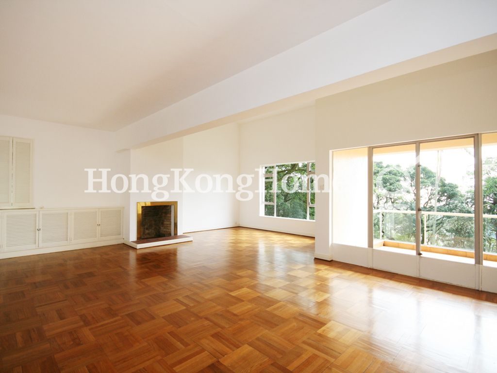 Living Room & Family Room — 紅梅閣，山頂