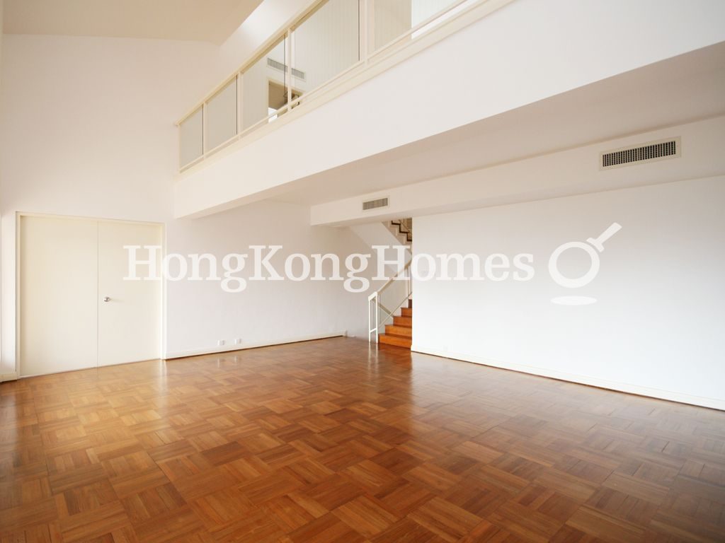 Living and Dining Rooms — 紅梅閣，山頂
