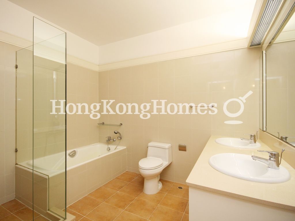 Second Ensuite Bathroom — 紅梅閣，山頂