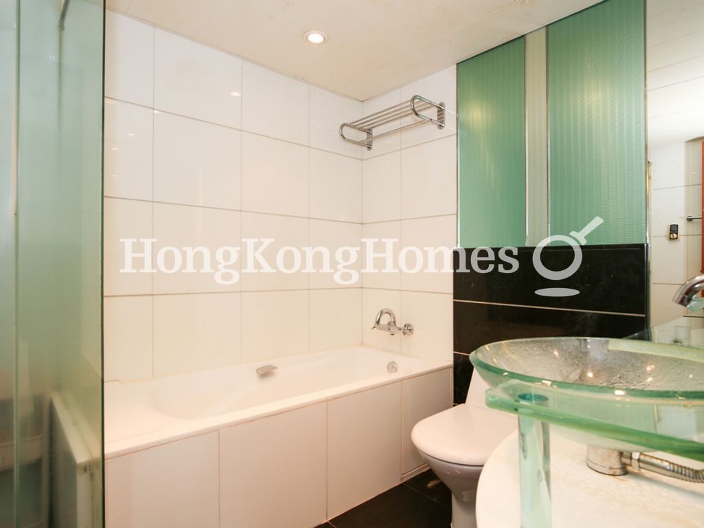 Master Bathroom — 君臨天下 2座，尖沙咀