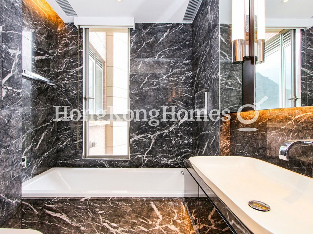 Guest Bathroom — Conduit Road, 39, Mid-levels West