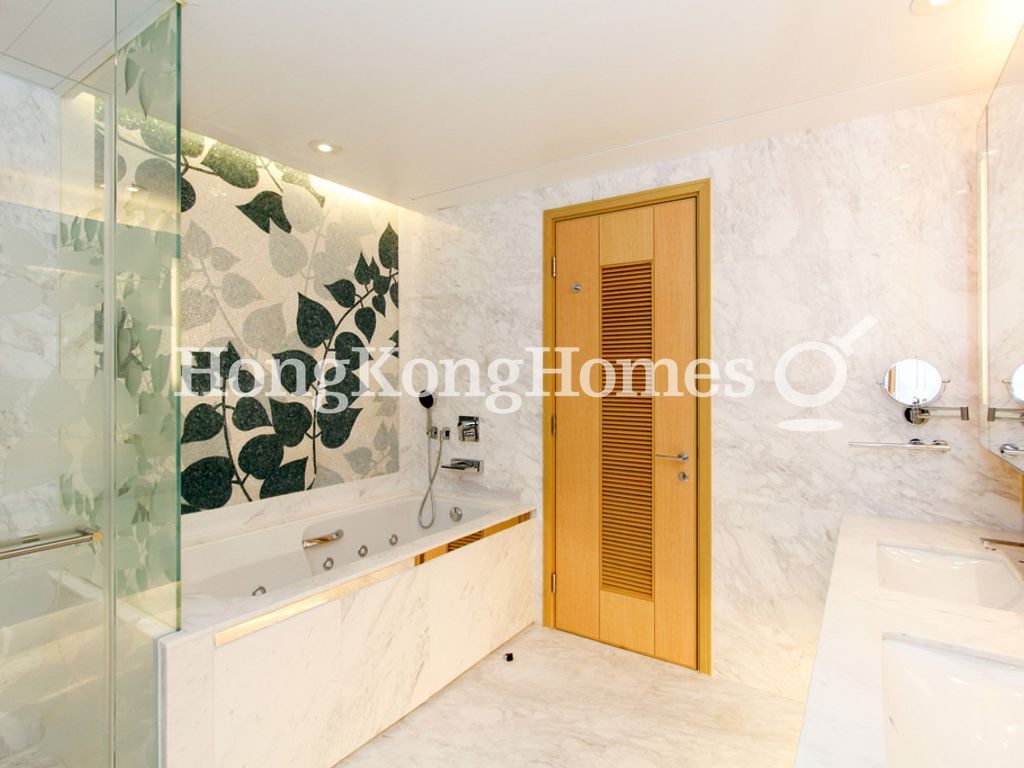 Master Bathroom — The Masterpiece, Tsim Sha Tsui