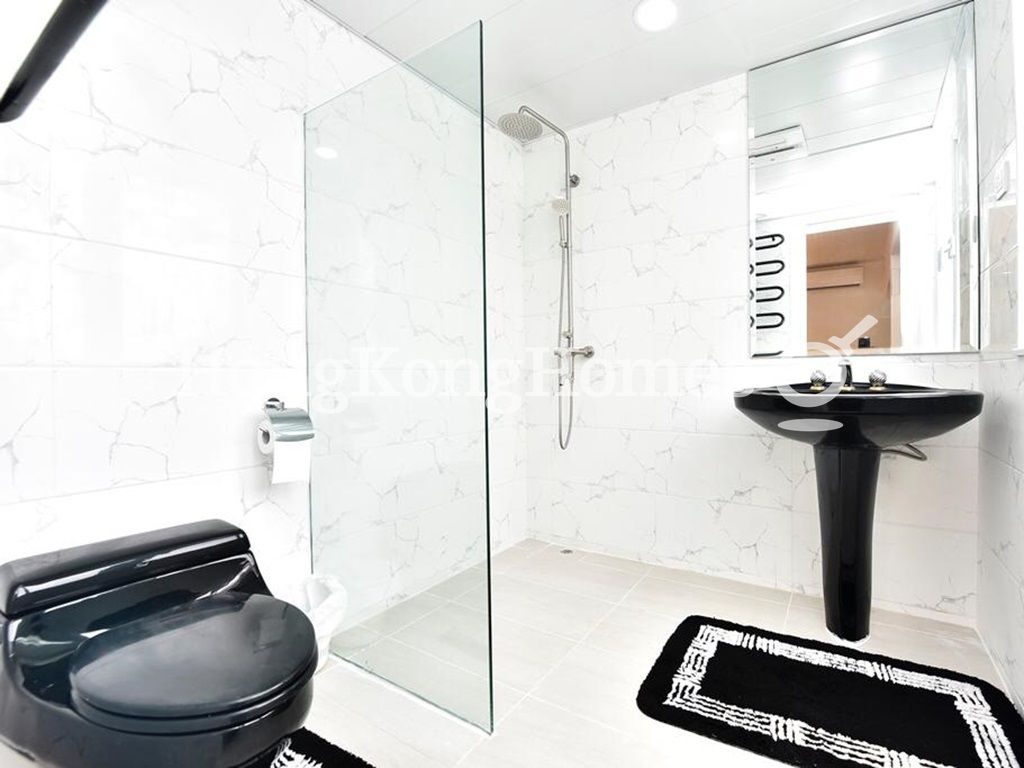 Guest Bathroom — Tung Tau Wan Road, Stanley