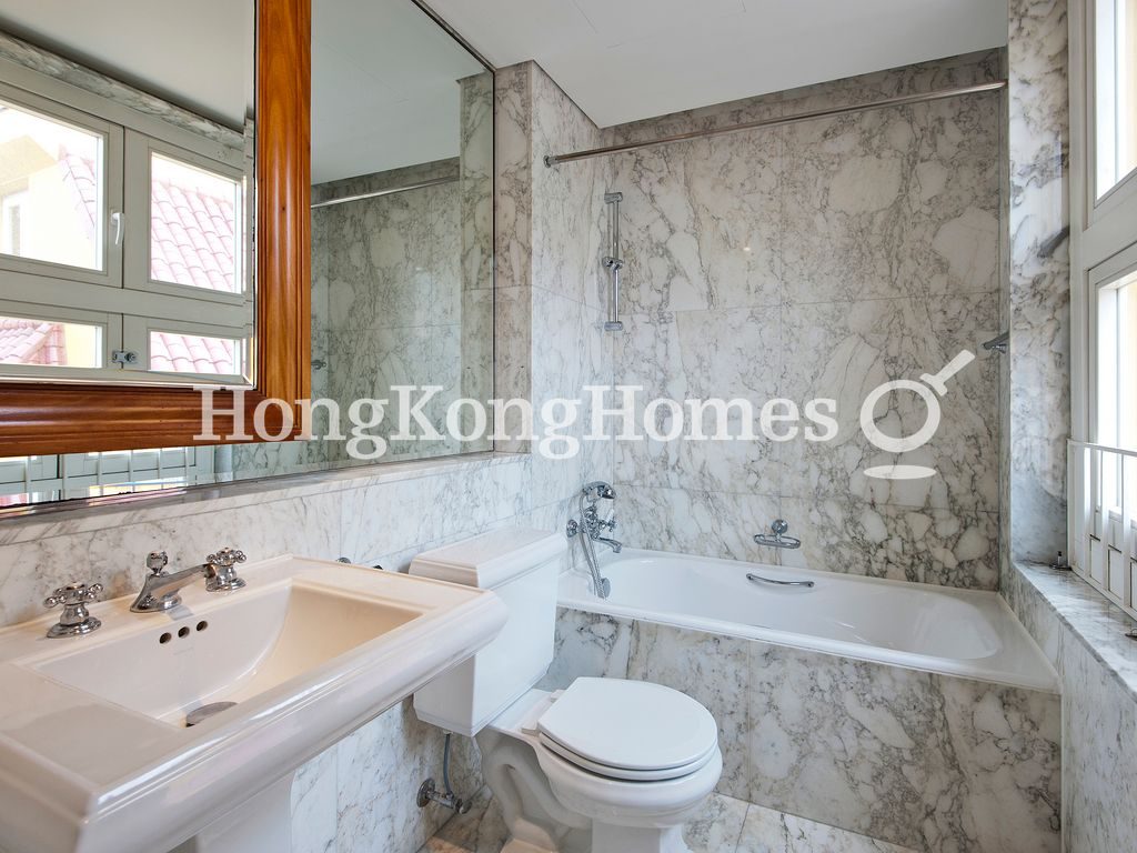 Guest Bathroom — Carmelia, Stanley