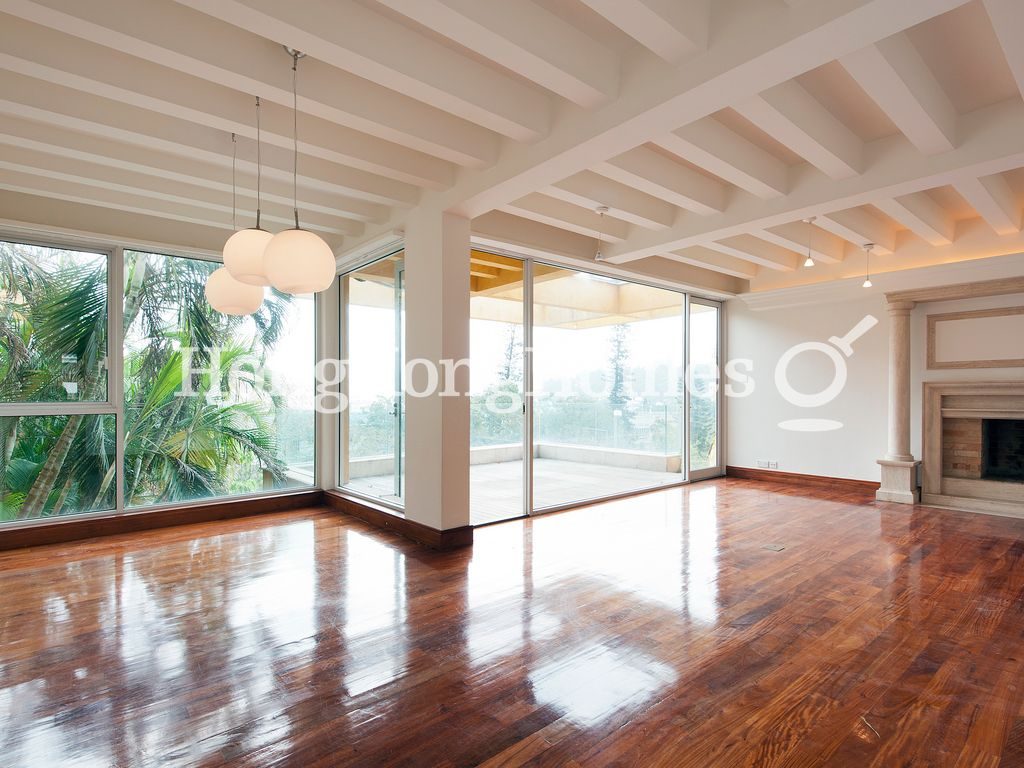 Living and Dining Room — Carmelia, Stanley