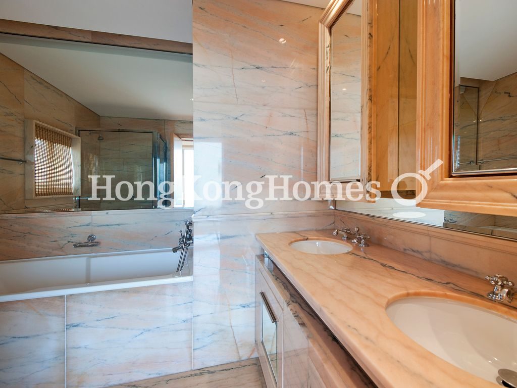 Master Bathroom — Carmelia, Stanley