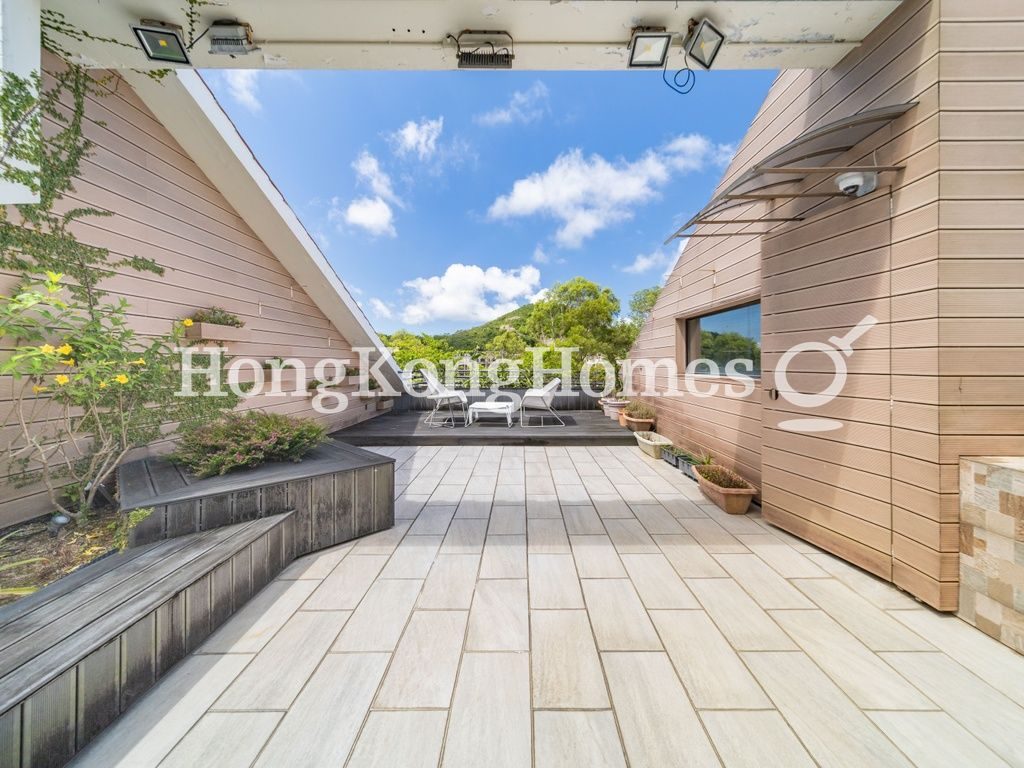 Rooftop Terrace and BBQ Area — 文禮苑，深水灣