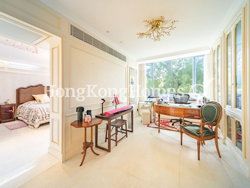 Master Bedroom and Sitting Room — 文禮苑，深水灣