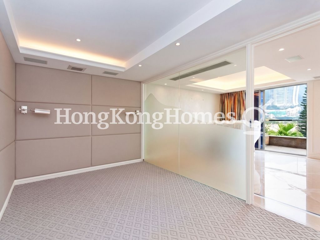 Family Room — 淺水灣道 56號，淺水灣