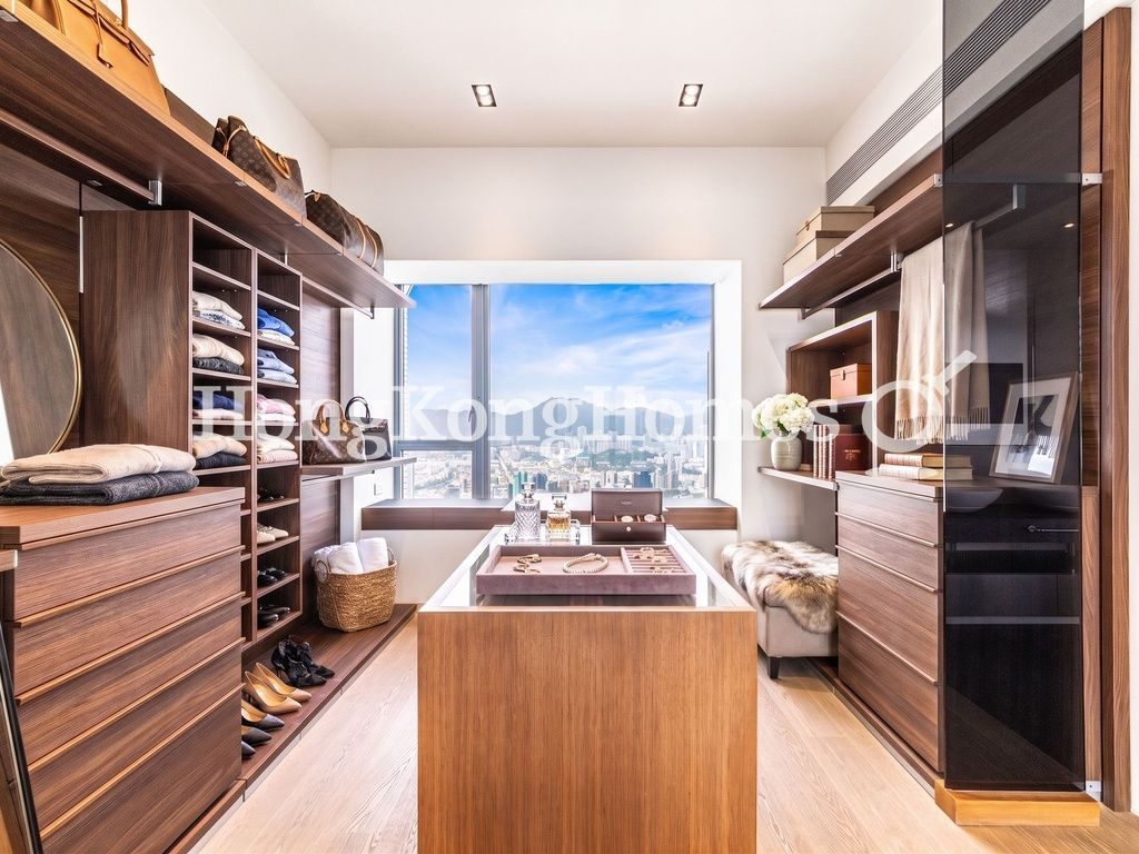 Walk-in Closet — 灝畋峰，何文田窩打老道