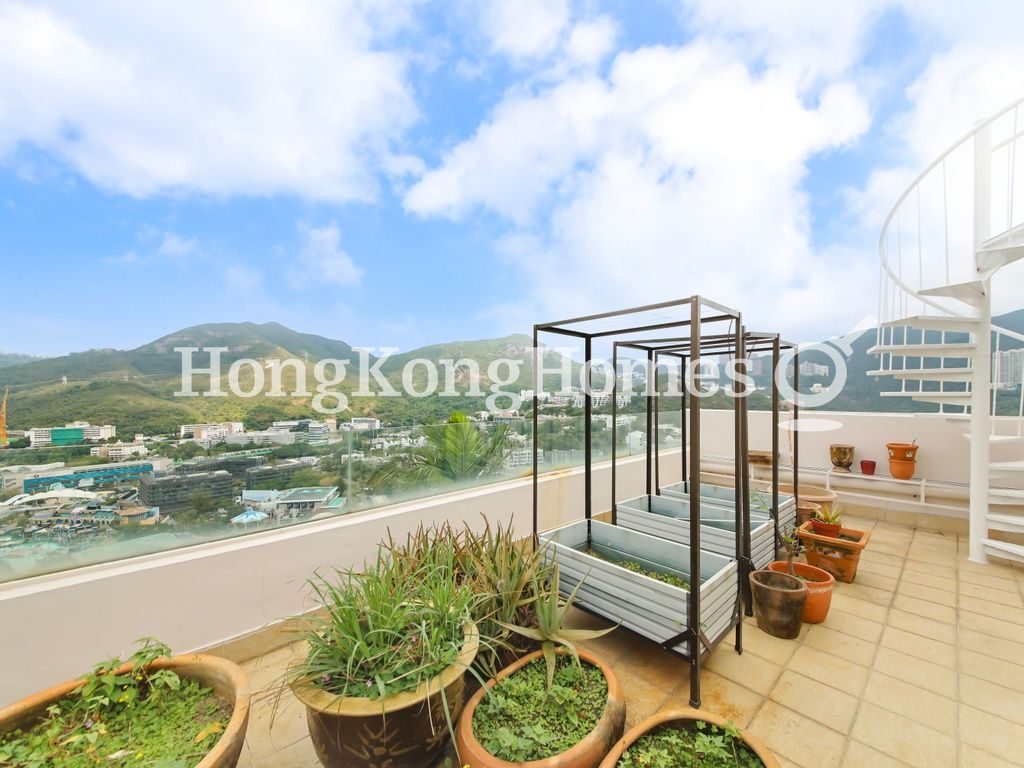 Second Private Roof Terrace — 文麗雙築，深水灣