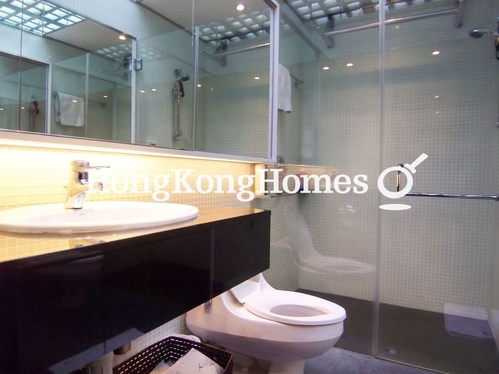Guest Bathroom — 群樂居，山頂