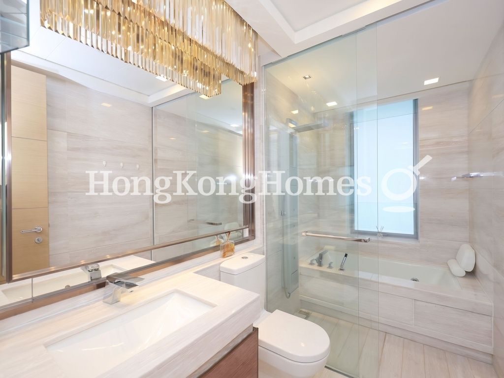 Guest Bathroom — 香島道 46 號，深水灣