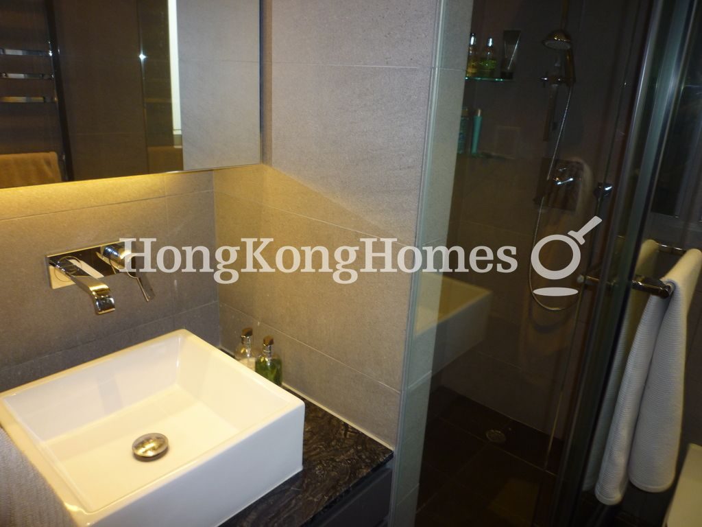 Guest Bathroom — 東南大廈，西營盤