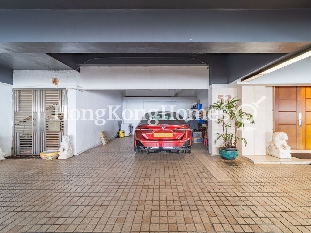 Garage — Black's Link Villa, The Peak