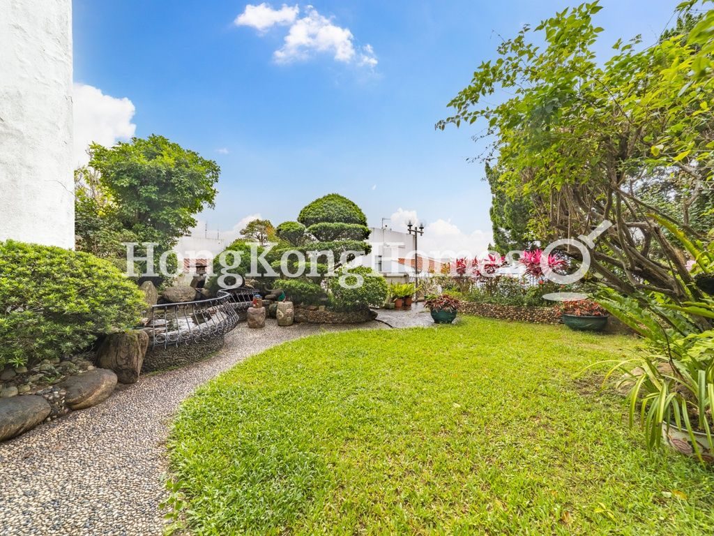 Private Garden off Living Room — Black's Link Villa, The Peak