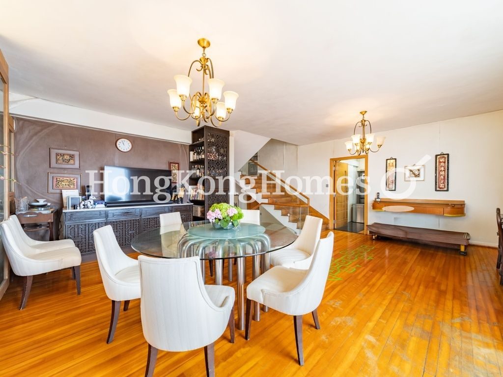 Dining Room — Black's Link Villa, The Peak