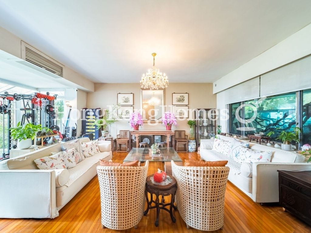 Family Room — Black's Link Villa, The Peak