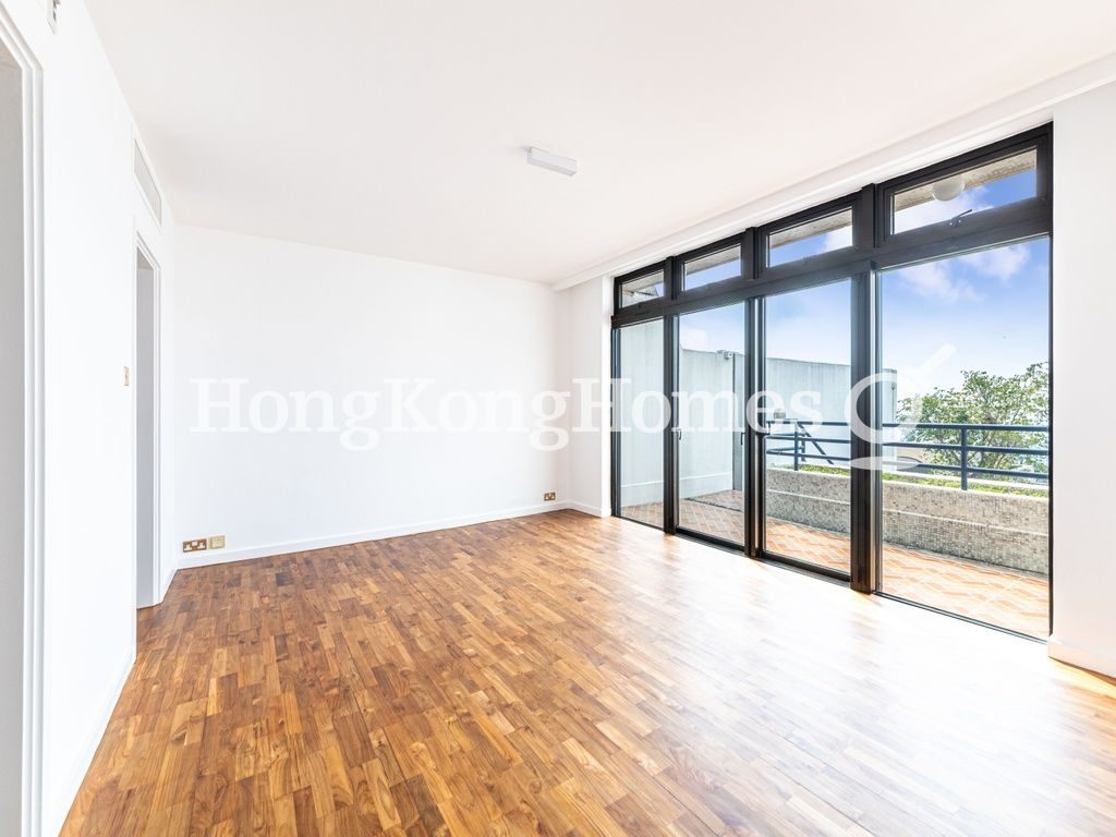 Balcony and Master Bedroom — 安寧台，山頂