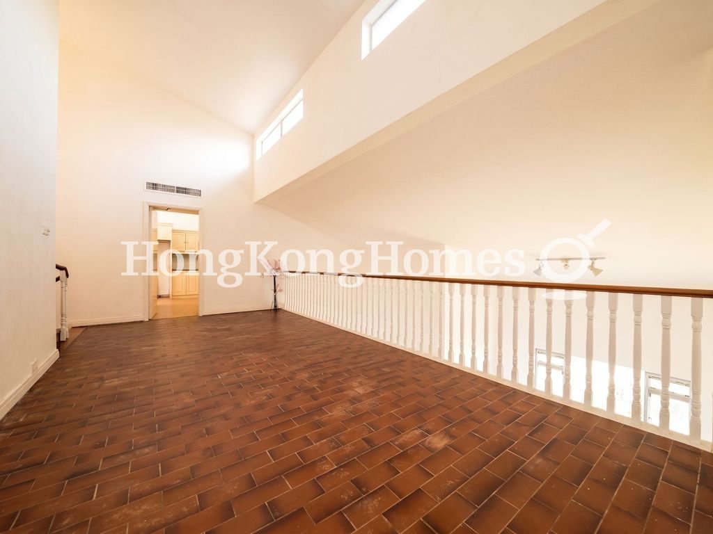 Dining Room — Strawberry Hill, The Peak