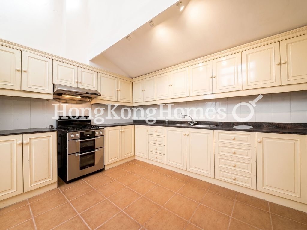 Kitchen — Strawberry Hill, The Peak