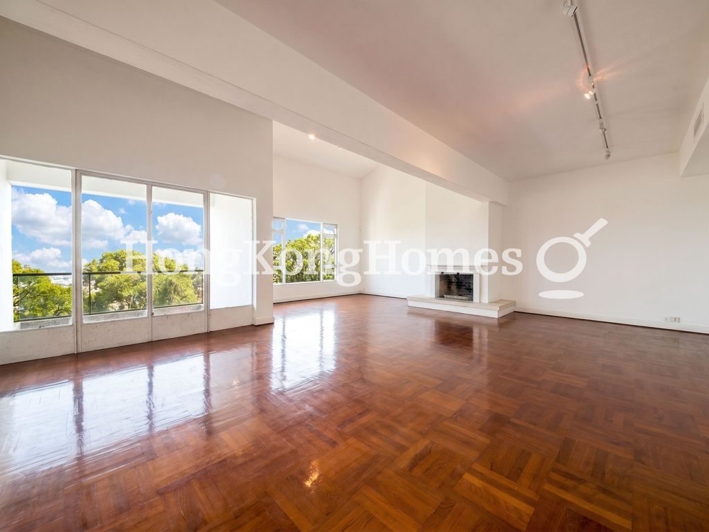 Living Room — Strawberry Hill, The Peak