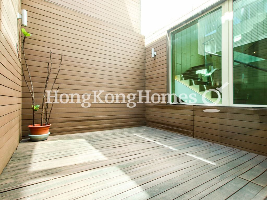 Terrace off Family room — 貝沙灣5期洋房，薄扶林