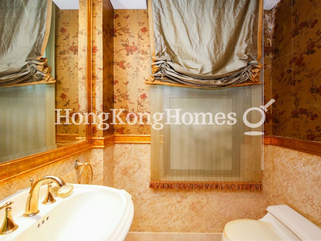 Guest Bathroom — 香島道 46 號，深水灣