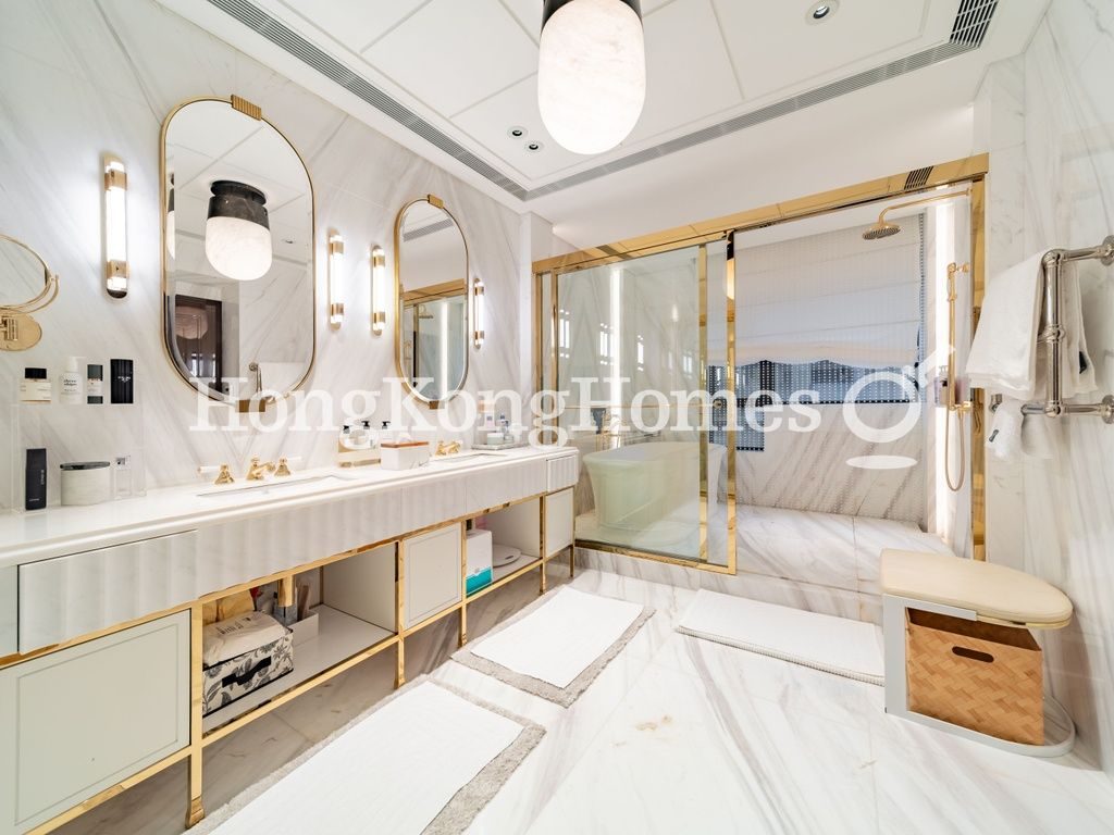 Master Bathroom — Grenville House, Mid-levels Central