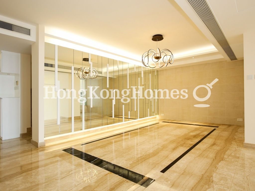 Living and Dining Room — Abergeldie, The Peak