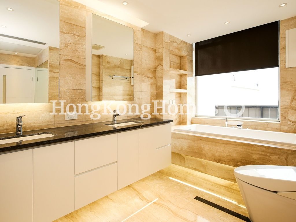 Master Bathroom — Abergeldie, The Peak