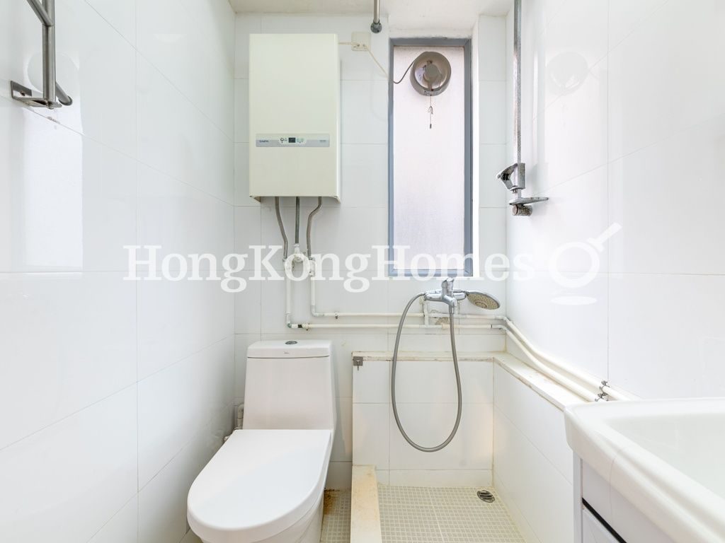 Guest Bathroom — Rich Court, Mid-levels West