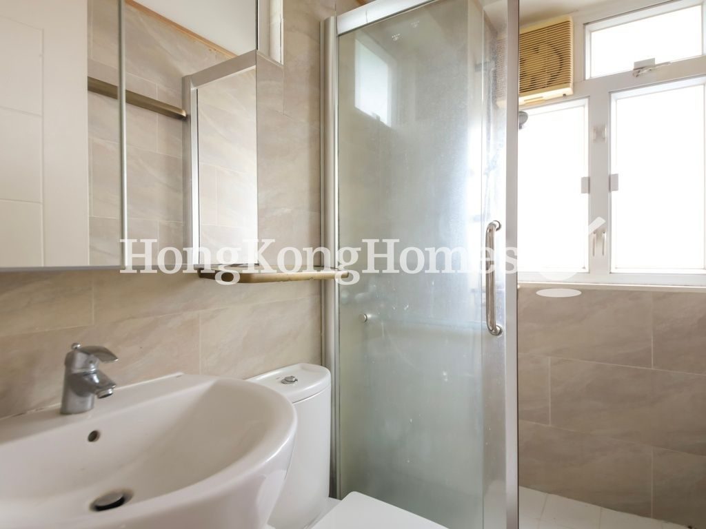 Bathroom — Yen Shun Mansion, Sai Ying Pun