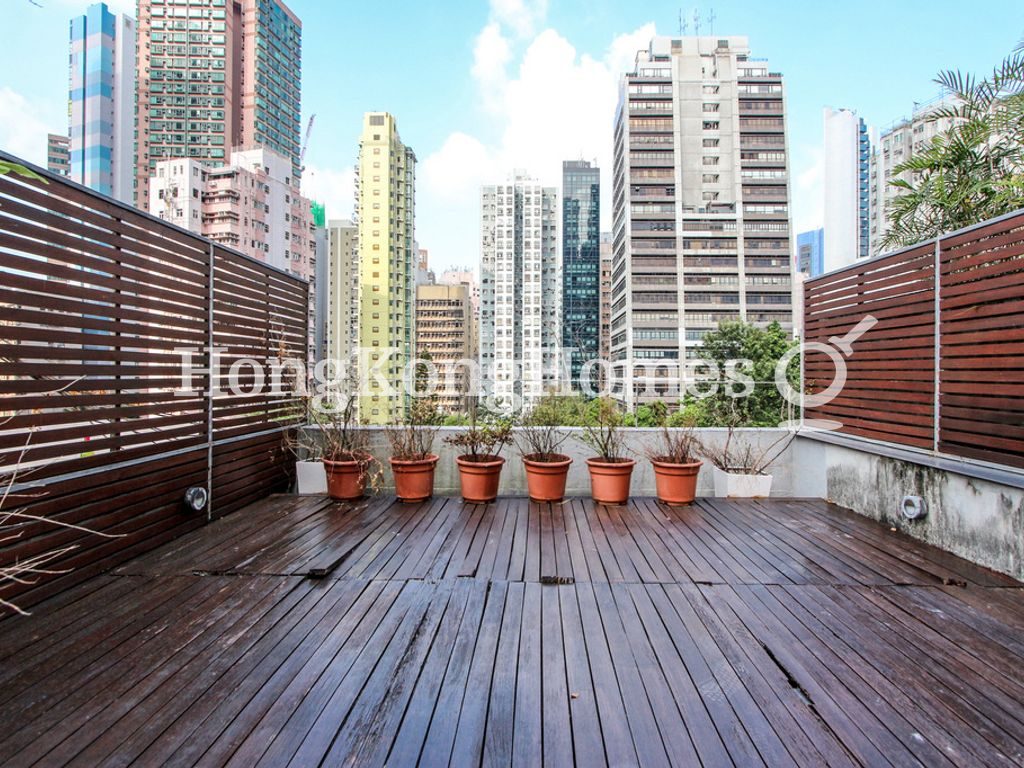 Private Roof Terrace — 荷李活道 228-230號，中環