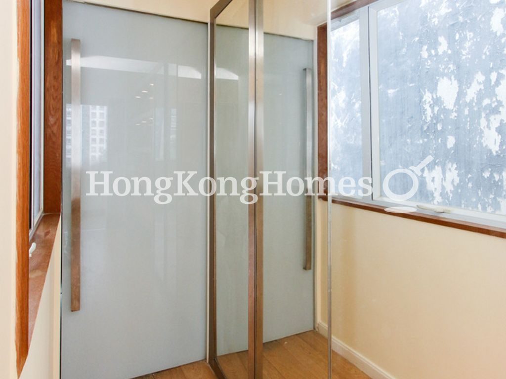 Built in Wardrobe in Bedroom — 荷李活道 228-230號，中環