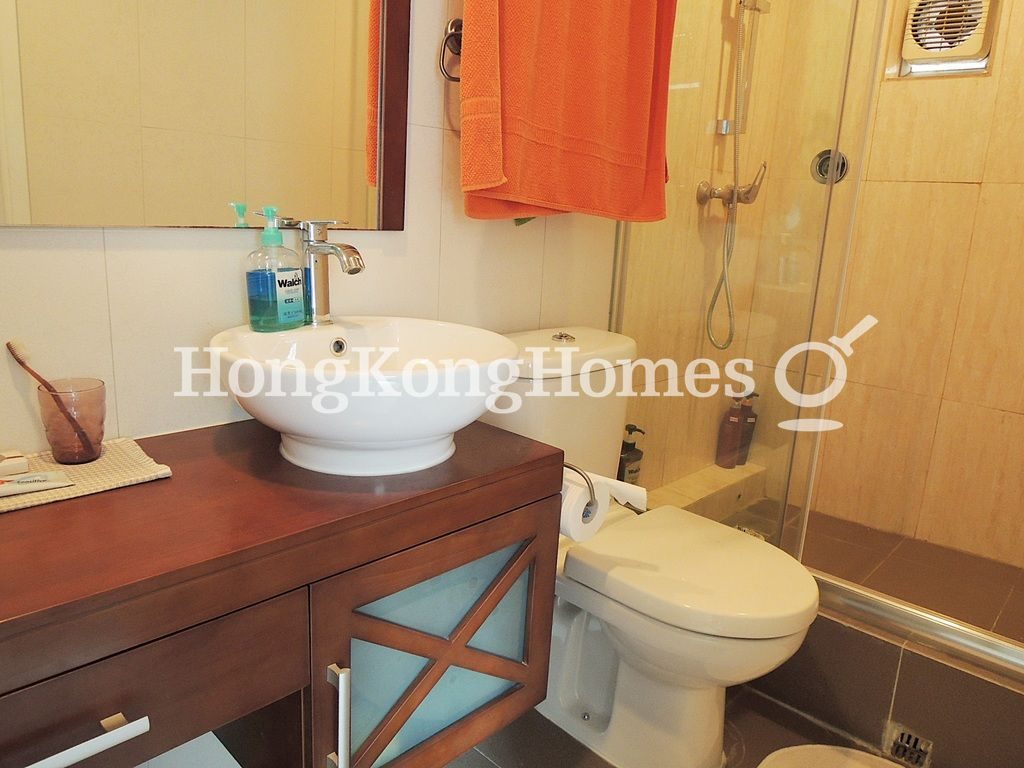 Bathroom — Parksdale, Mid-levels West