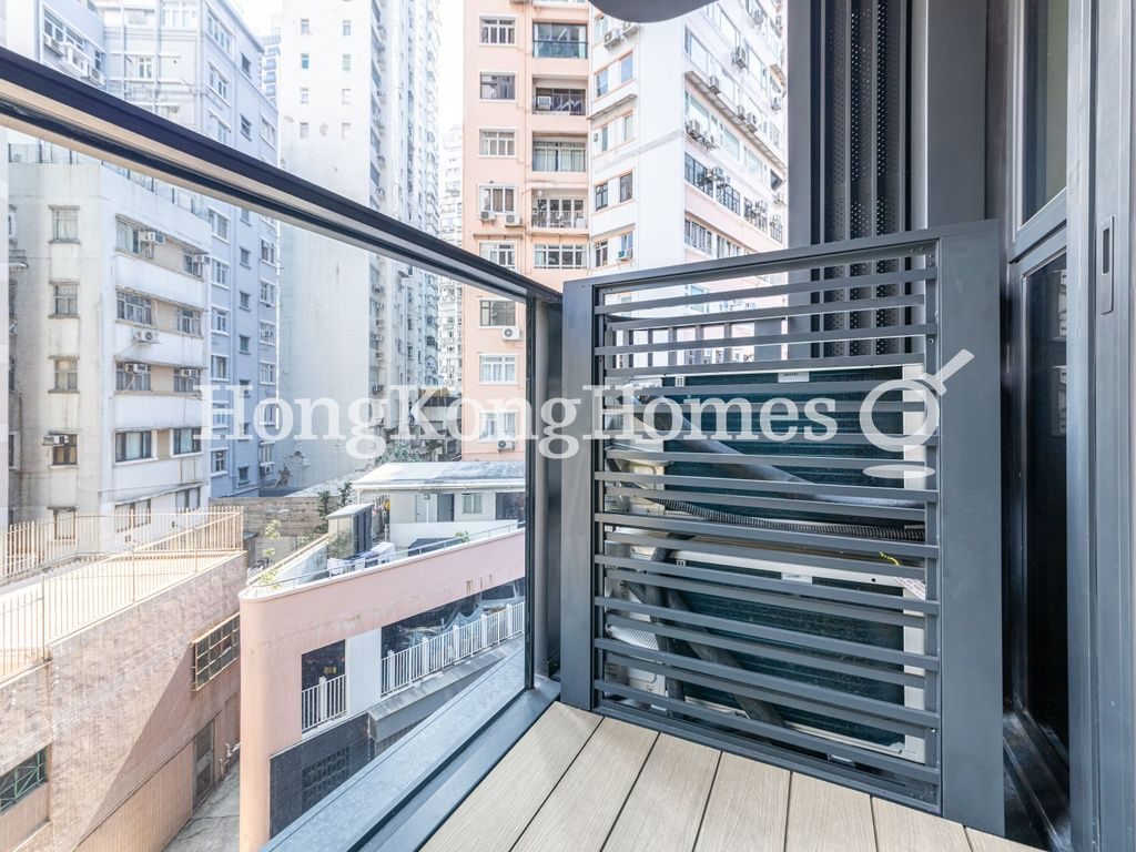 Balcony off Living and Dining Room — One Jardine's Lookout，跑馬地