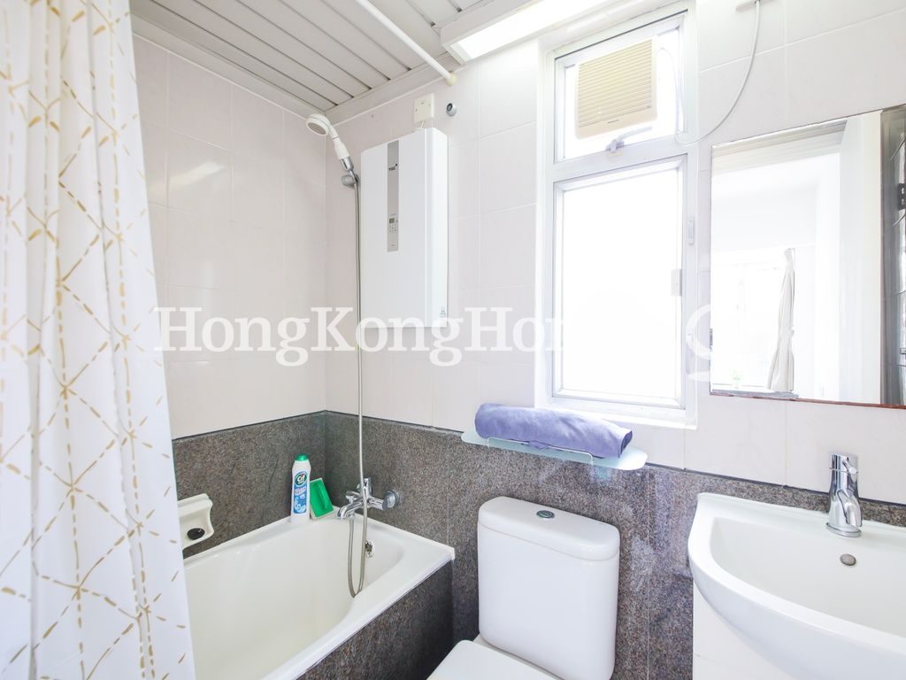 Guest Bathroom — Windsor Court, Mid-levels West