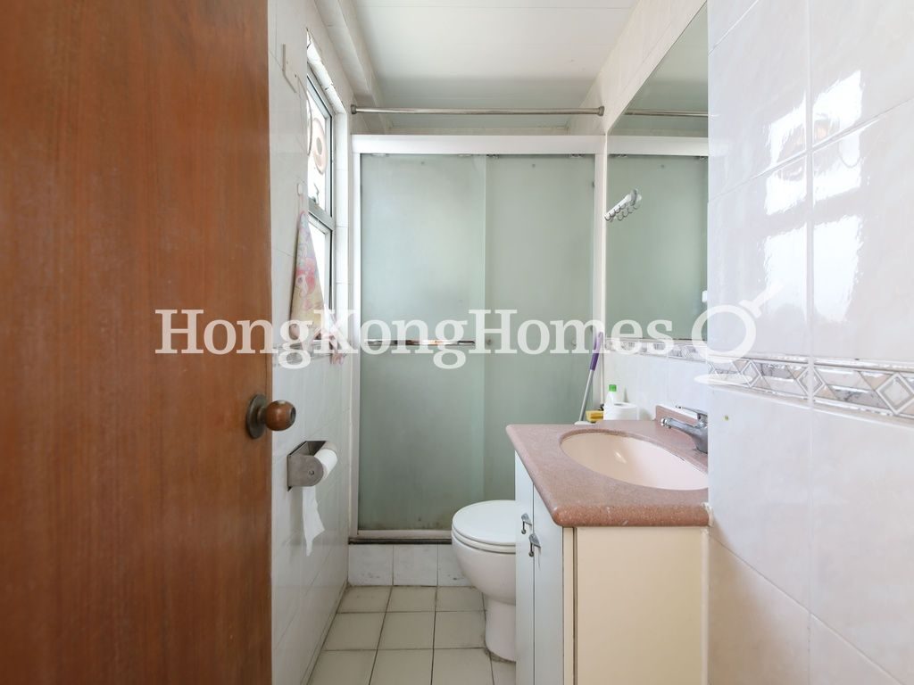 Guest Bathroom — Fairview Court, Western / Kennedy Town