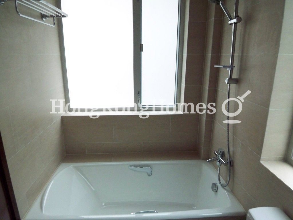 Master Bathroom — 美漢大廈，銅鑼灣